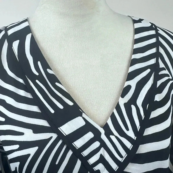 Trina Turk INC zebra print kimono top with rainbow print on sleeves size medium - Picture 3 of 11